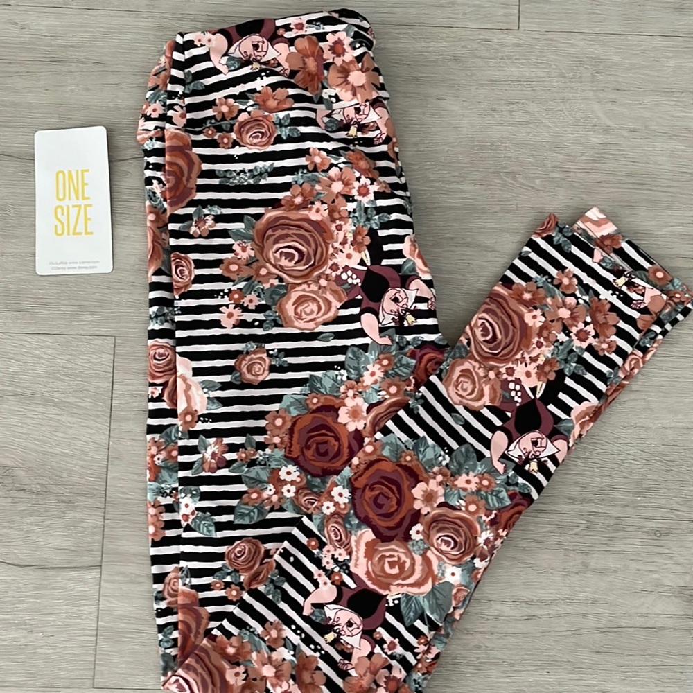 Lularoe OS Queen of Hearts Leggings